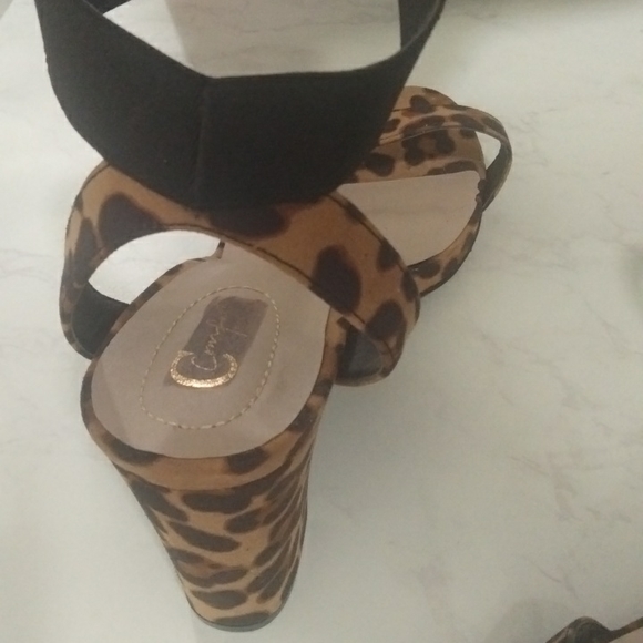 Comfort cheetah 🐆 high heels size 10w - Picture 2 of 3